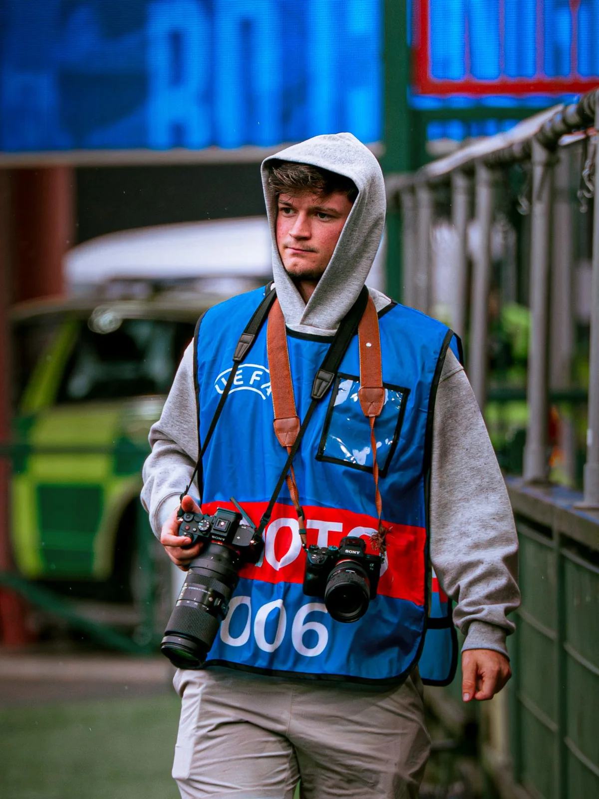 Yuno, photographe foot, au bord du terrain